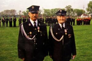 85 lat OSP Rozmierka (2006 r.). Od lewej: Jan Bytomski, Antoni Maciołek 