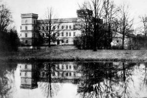 Pałac w Izbicku przed 1921 r.