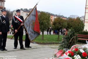 Strzelce Opolskie: Uroczystości Święta Niepodległości pod pomnikiem Ofiarom Wojen i Przemocy