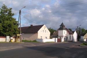 Kapliczka pw. Matki Boskiej Częstochowskiej. Przed remontem - rok 2006. 